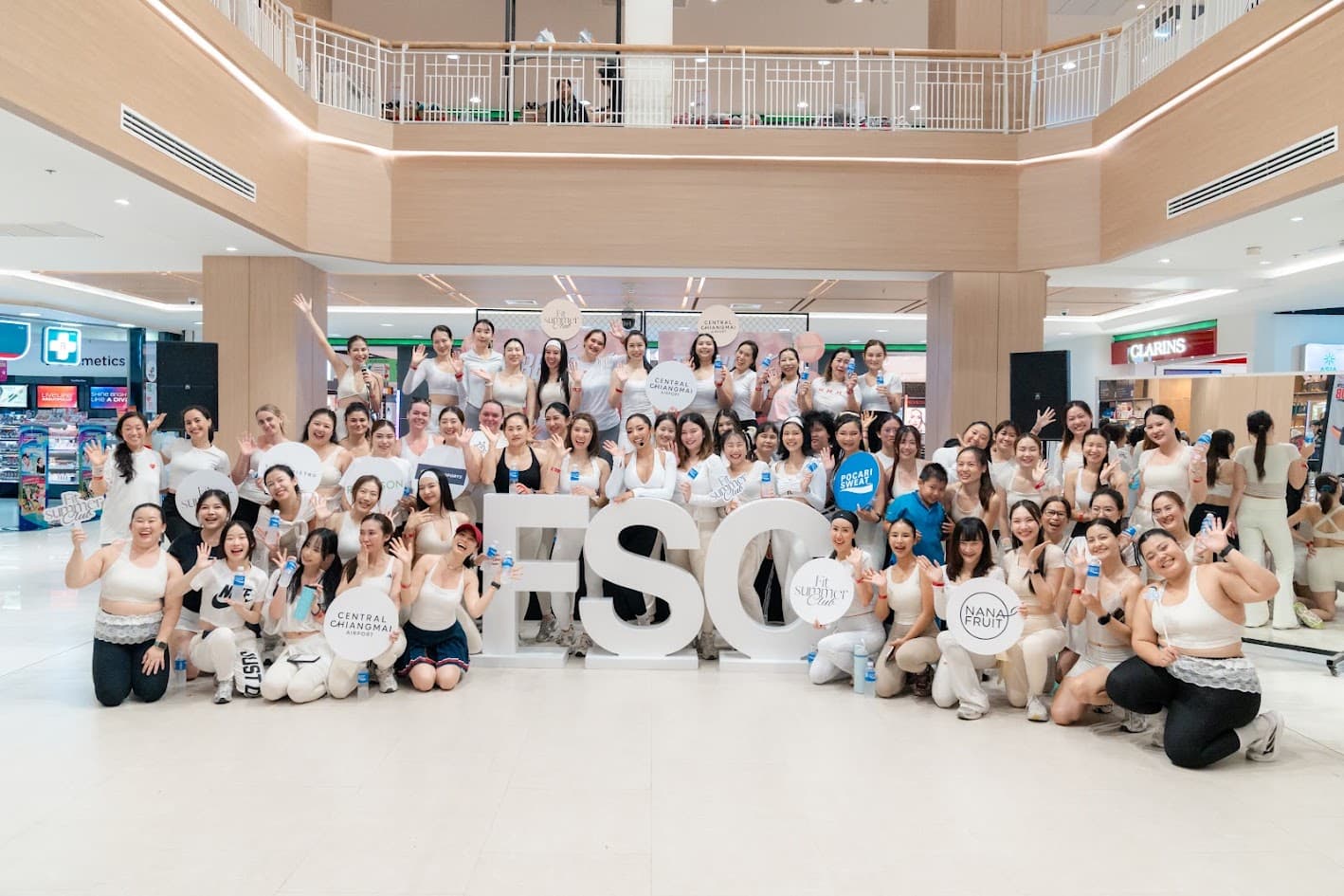 ภาพหมู่โค้ชมินและผู้ร่วมกิจกรรม FitSummer